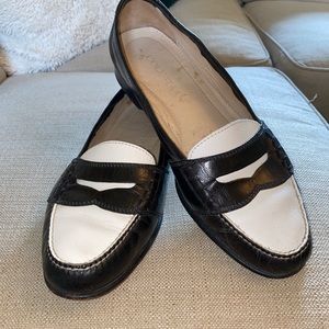 VNT Cole Haan Blk/wht Leather Loafer